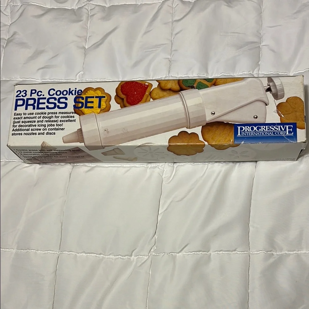 Vintage Progressive International 23-Piece Cookie Press Set & Decorator